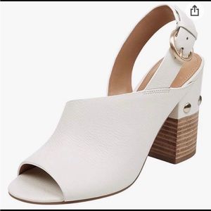 🌸NIB, NWT MARC FISHER IVORY WALEIS SANDALS, 8🌸